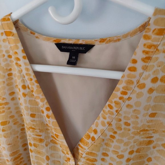 Banana Republic Yellow Patterned V-Neck Ruffle Hem Button Front Blouse - Picture 3 of 7